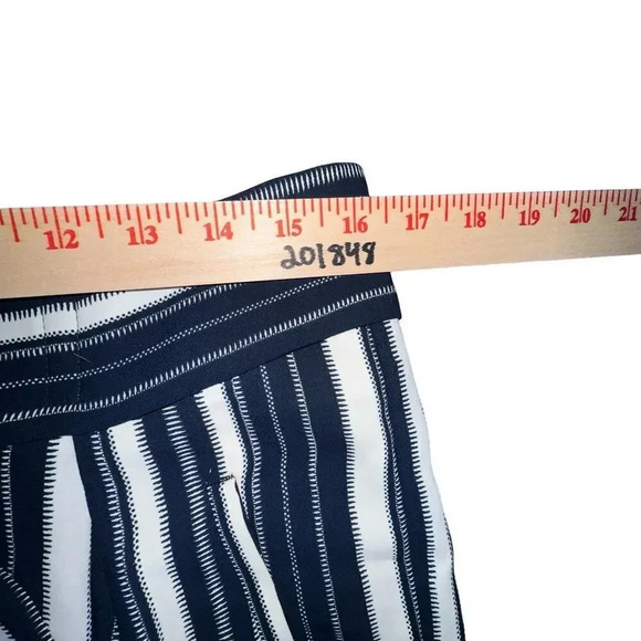 H&M women’s size 10 blue + white striped‎ belted polyester dressy shorts - Picture 7 of 8